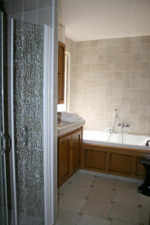 Chambres D'Hotes Du Hameau Les Brunes Bozouls Rum bild